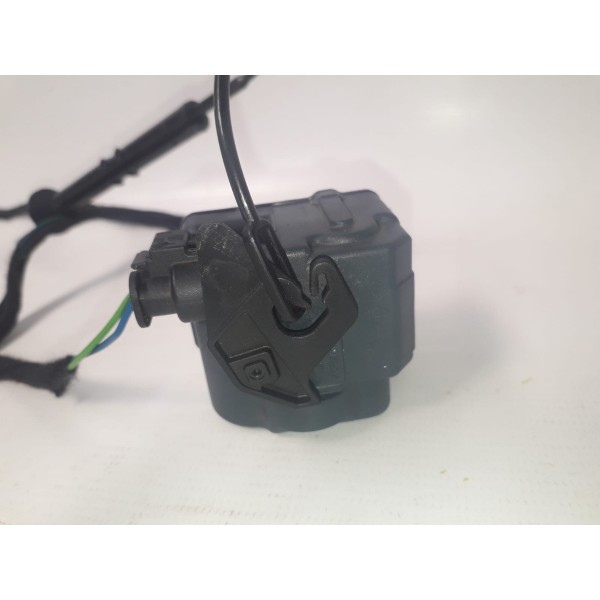 Trava Portinhola Tanque 896105q03 Mercedes C180 W204 2007/14