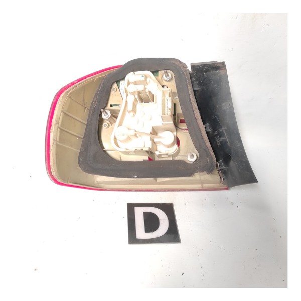 Lanterna Traseira Direita Led Bmw 320 325 328 E90 2006 2012 Direito Vermelho
