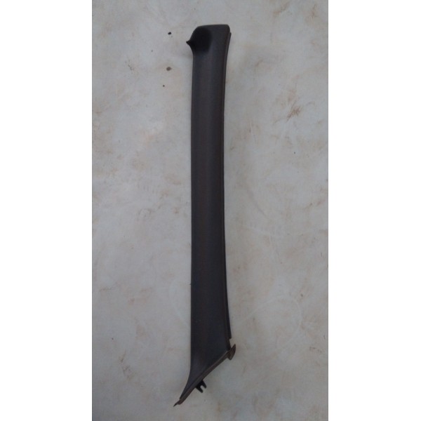 Acabamento Direito Coluna Dianteira Suzuki Swift 88 A 03