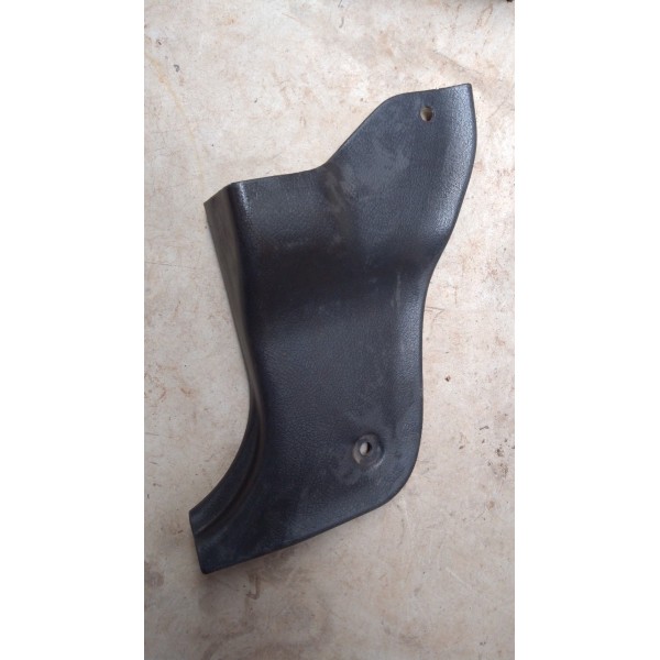 Acabamento Pos Soleira Dianteira Esquerda Suzuki Swift Mk3