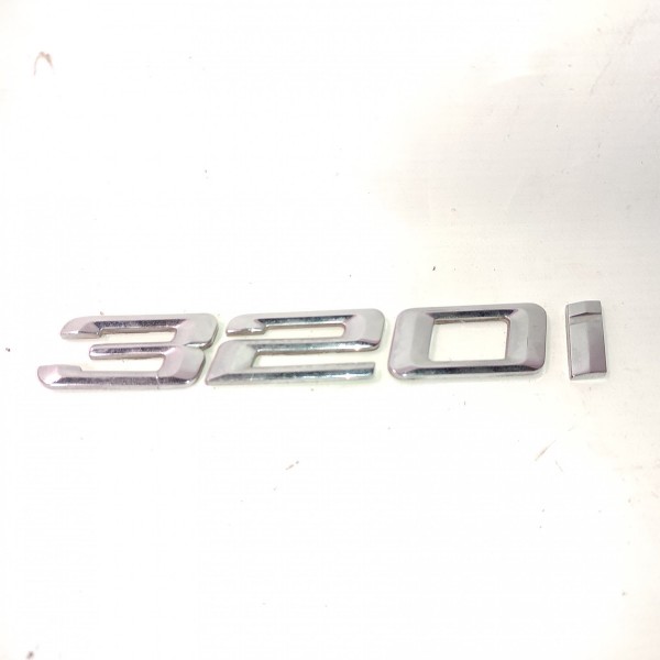 Emblema  320i  Tampa Porta Malas Bmw 320 325 328 330 335 E90 Cinza