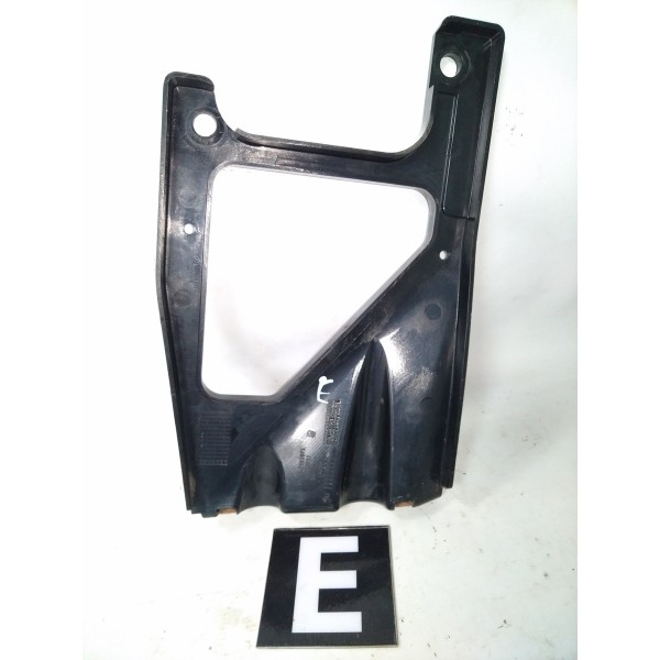 Guia Esquerdo Parachoque Traseiro Bmw 118 E87 2004 2011