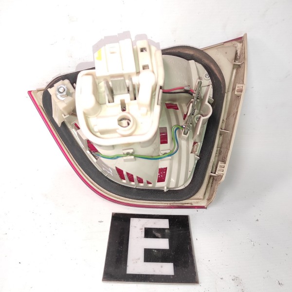 Lanterna Esquerda Tampa Porta Mala Bmw 320 E90 09 12 Detalhe Esquerdo Vermelho