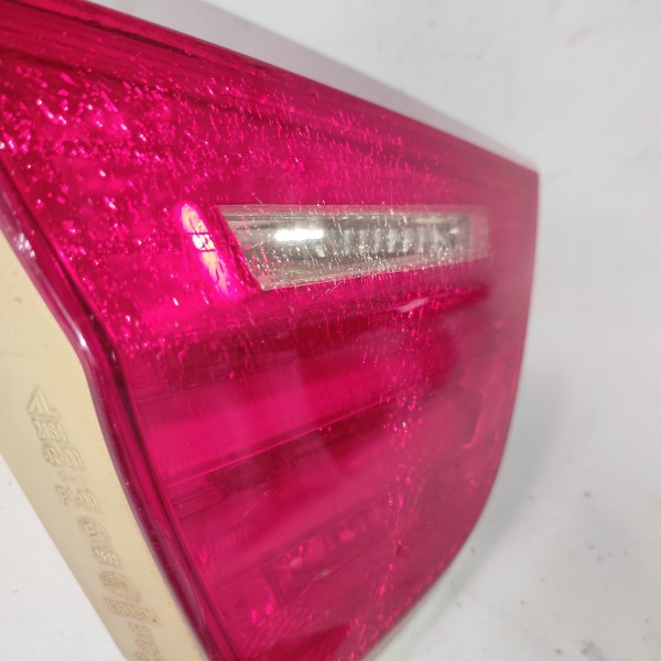 Lanterna Esquerda Tampa Porta Mala Bmw 320 E90 09 12 Detalhe Esquerdo Vermelho