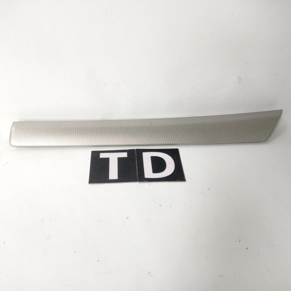 Friso Forro De Porta Traseiro Direito Chevrolet Captiva 2.4