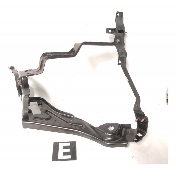 Moldura Suporte Farol Esquerdo Mercedes C180 Cgi 2014 W204