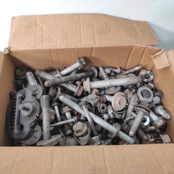 13kg Parafuso Carroceria Bmw 320 E90