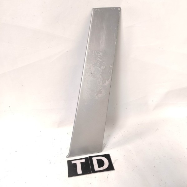 Moldura Externa Coluna Traseira Direita Pajero Sport 2008 Prateado