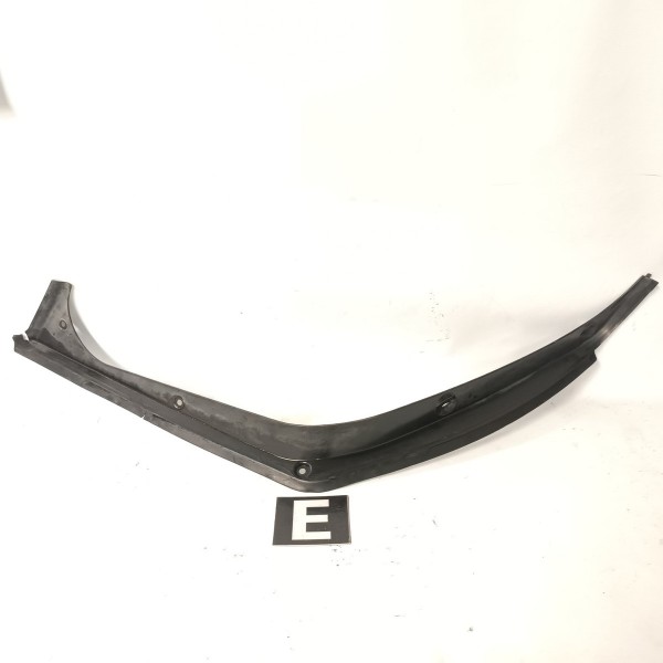 Moldura Esquerda Externa Porta Malas Mercedes C200 07 14