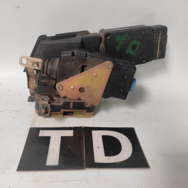 Trava Elétrica Traseira Direita Volvo S40 1995 2004