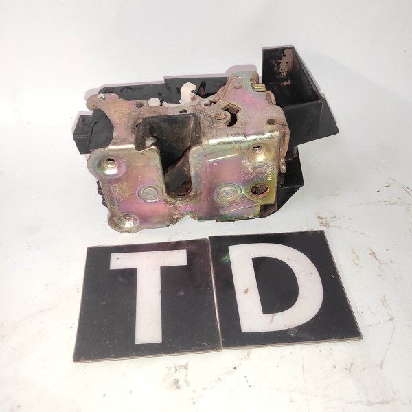 Trava Eletrica Traseira Direita Renault Laguna 1995 2001