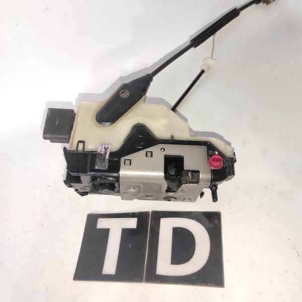 Trava Elétrica Traseira Direita Peugeot 2008 2013 2019