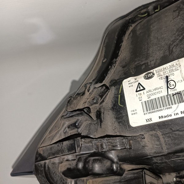 Farol Direiro Vw Golf 2014 2020 Detalhe Travinha