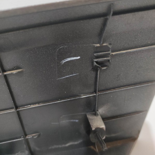 Moldura Luz De Placa Chevrolet Captiva 2008 2018 Detalhe