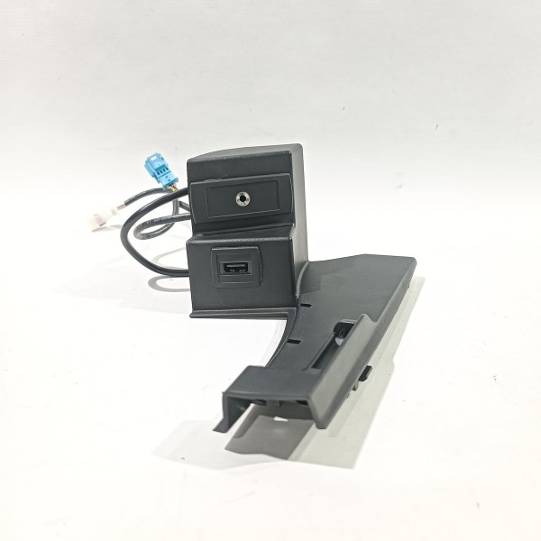 Entrada Usb E Auxiliar Mercedes C180 C200 W204 07 14