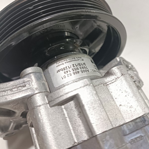 Bomba Oleo Mercedes C180 Cgi 2011 2012 A0054668201