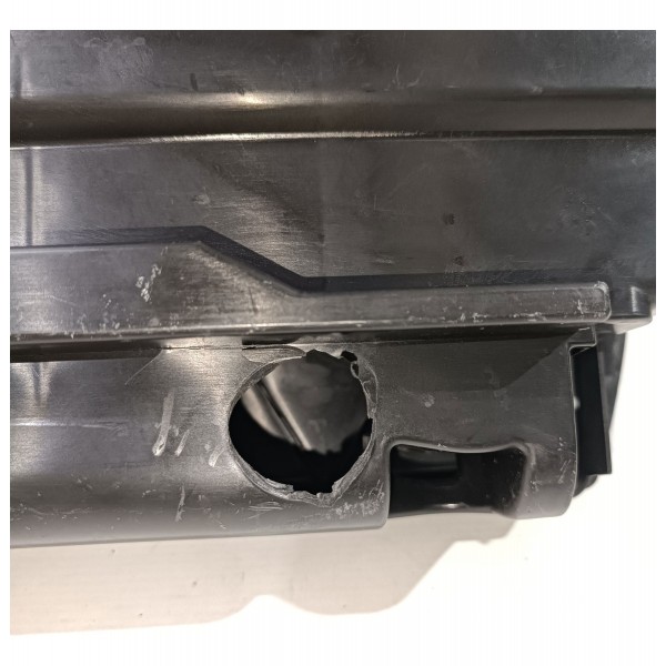 Caixa Ferramentas Mercedes C180 C200 07 14 Detalhes