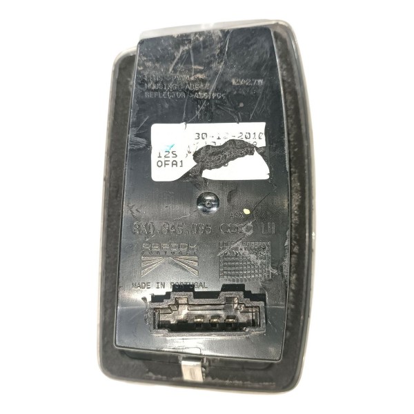 Luz Esquerda Porta Malas Audi A1 2010 2018 8x0945095 Detalhe