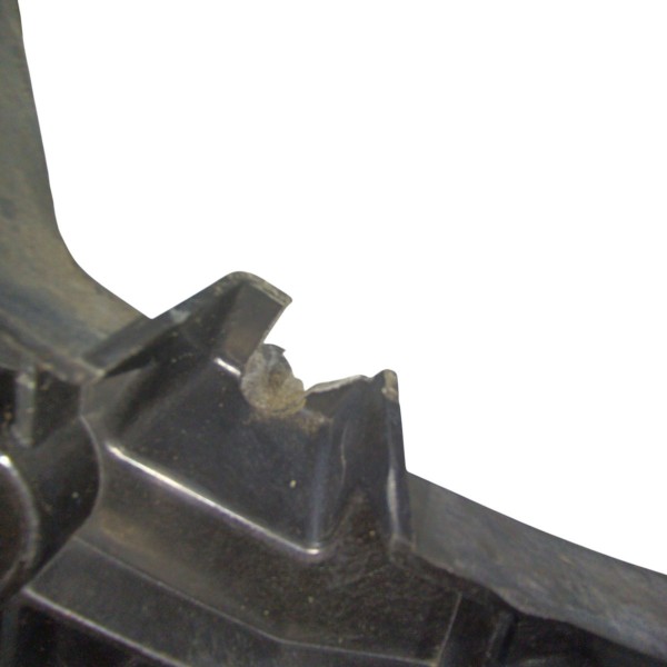 Guia Esquerdo Parachoque Traseiro Audi A1 8x0807377 Detalhe