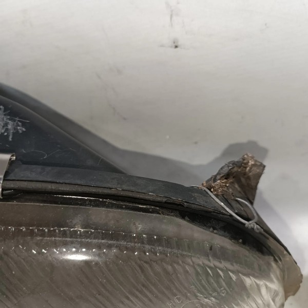Farol Direito Mazda Mx3 1991 1998 Detalhe Direito/passageiro