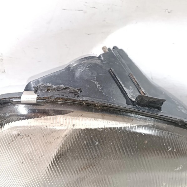 Farol Direito Mazda Mx3 1991 1998 Detalhe Direito/passageiro