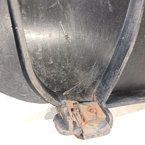 Parabarro Mudlap Traseiro Esquerdo Mazda Mx3 1991 98 Detalhe