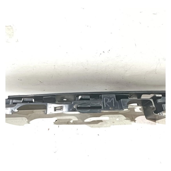 Guia Direito Parachoque Traseiro Bmw 325 1998 2005 Detalhe