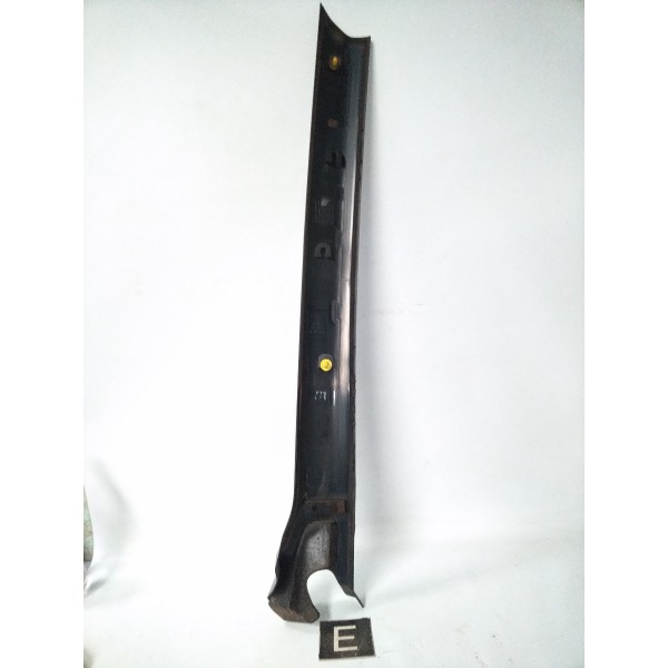 Moldura Externa Esquerdo Parabrisa Discovery 3 Land Rover