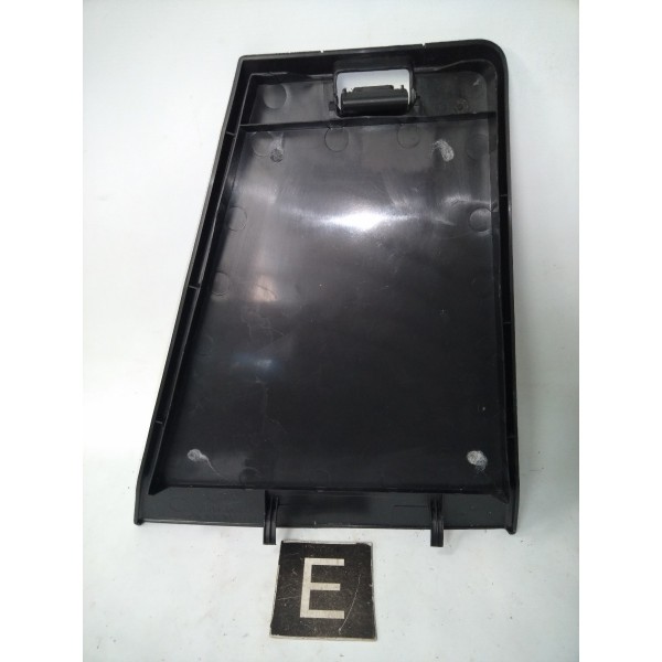 Tampa Lateral Porta Malas  Esquerdo  Discovery 3 Land Rover