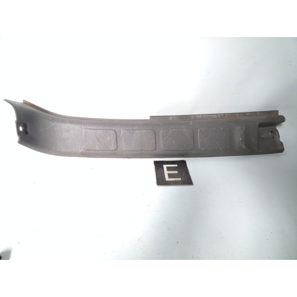 Soleira Porta Malas Esquerdo  Subaru Foreser 1998