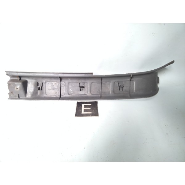 Soleira Porta Malas Esquerdo  Subaru Foreser 1998