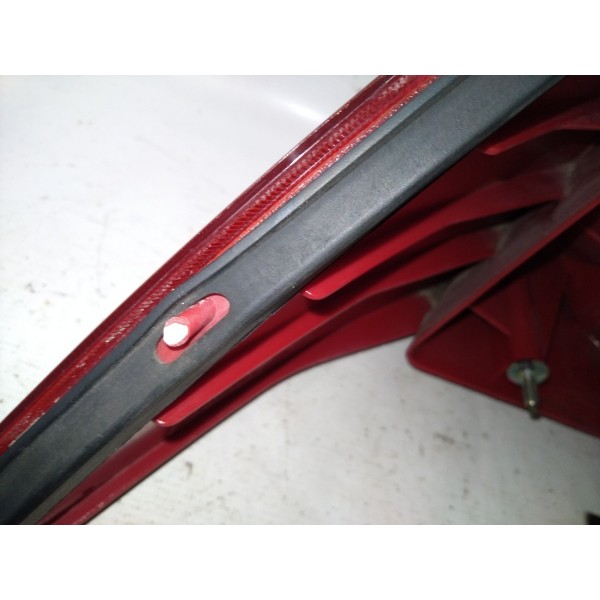 Lanterna Traseira Direita Ford Mondeo 2001-2006 Direito Vermelho