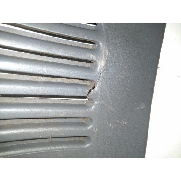 Acabamento Traseiro Esquerdo Terracan 2003-2011 Detalhe