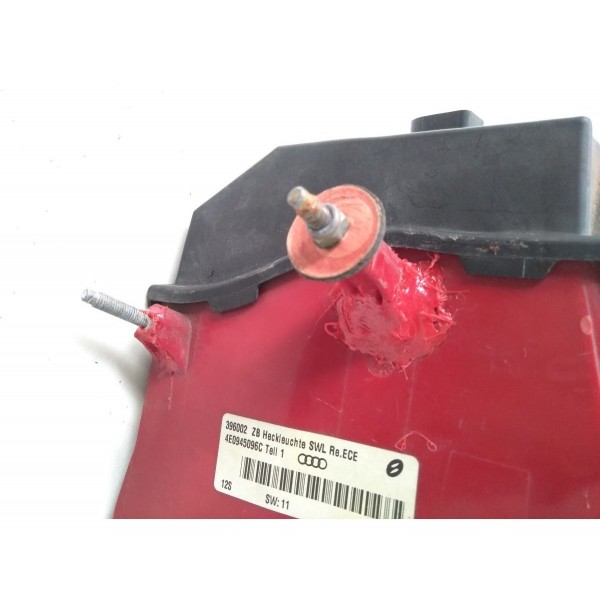 Lanterna Traseira Direita Audi A8 2003 - 2009 Detalhe Direito